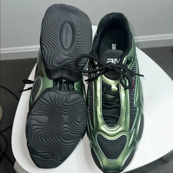 Women’s Nike Air Max Muse Metallic Oil Green - Picture 8 of 8